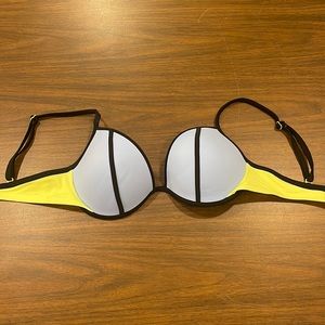 Victoria’s Secret padded underwire bikini top - Size 34DD